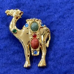 Vintage Camel Brooch Pin Signed W (Weingeroff) Scarab & Cabochon Gold Tone Pin